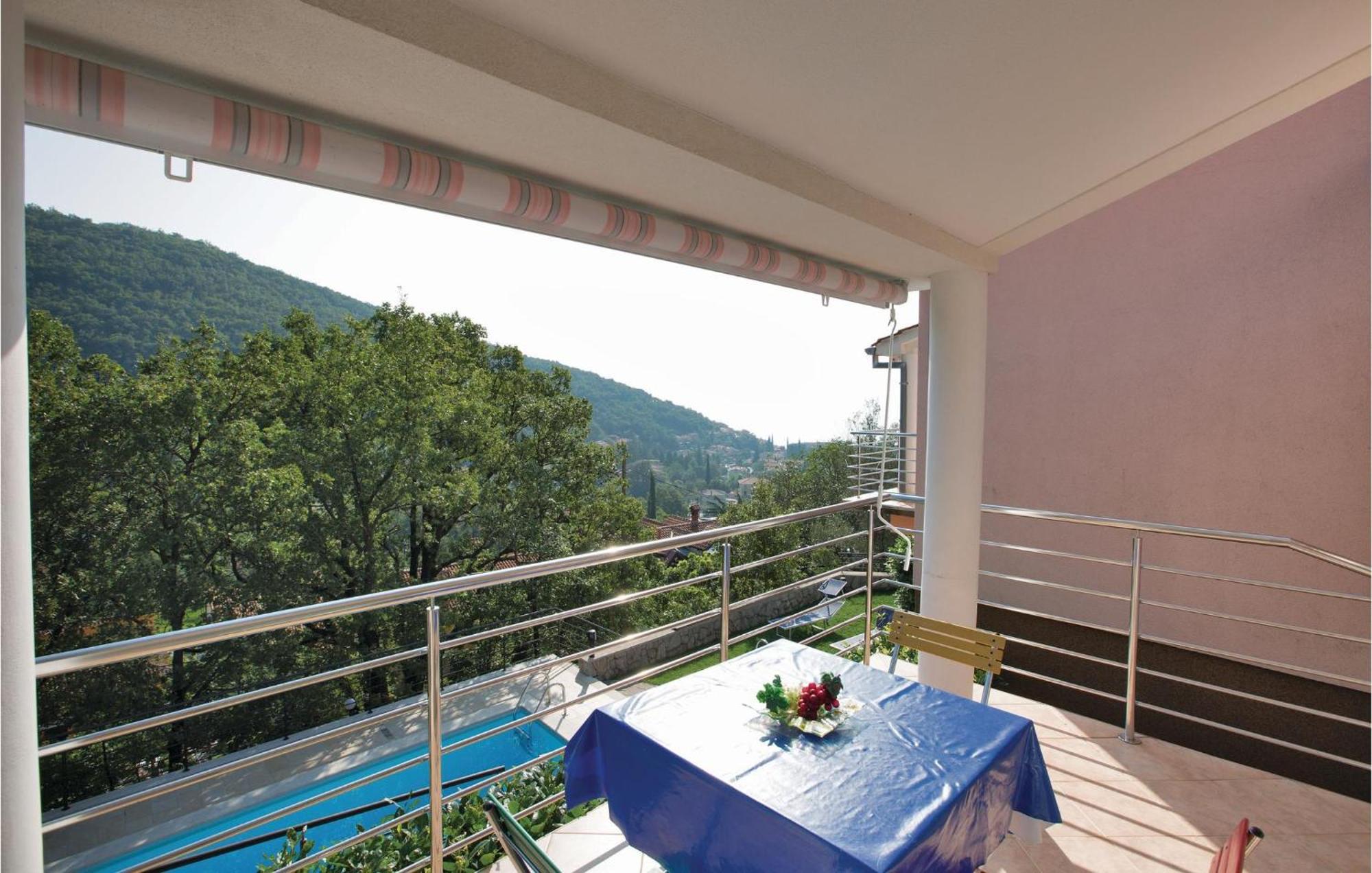 1 Bedroom Awesome In Apartmán Mošćenička Draga