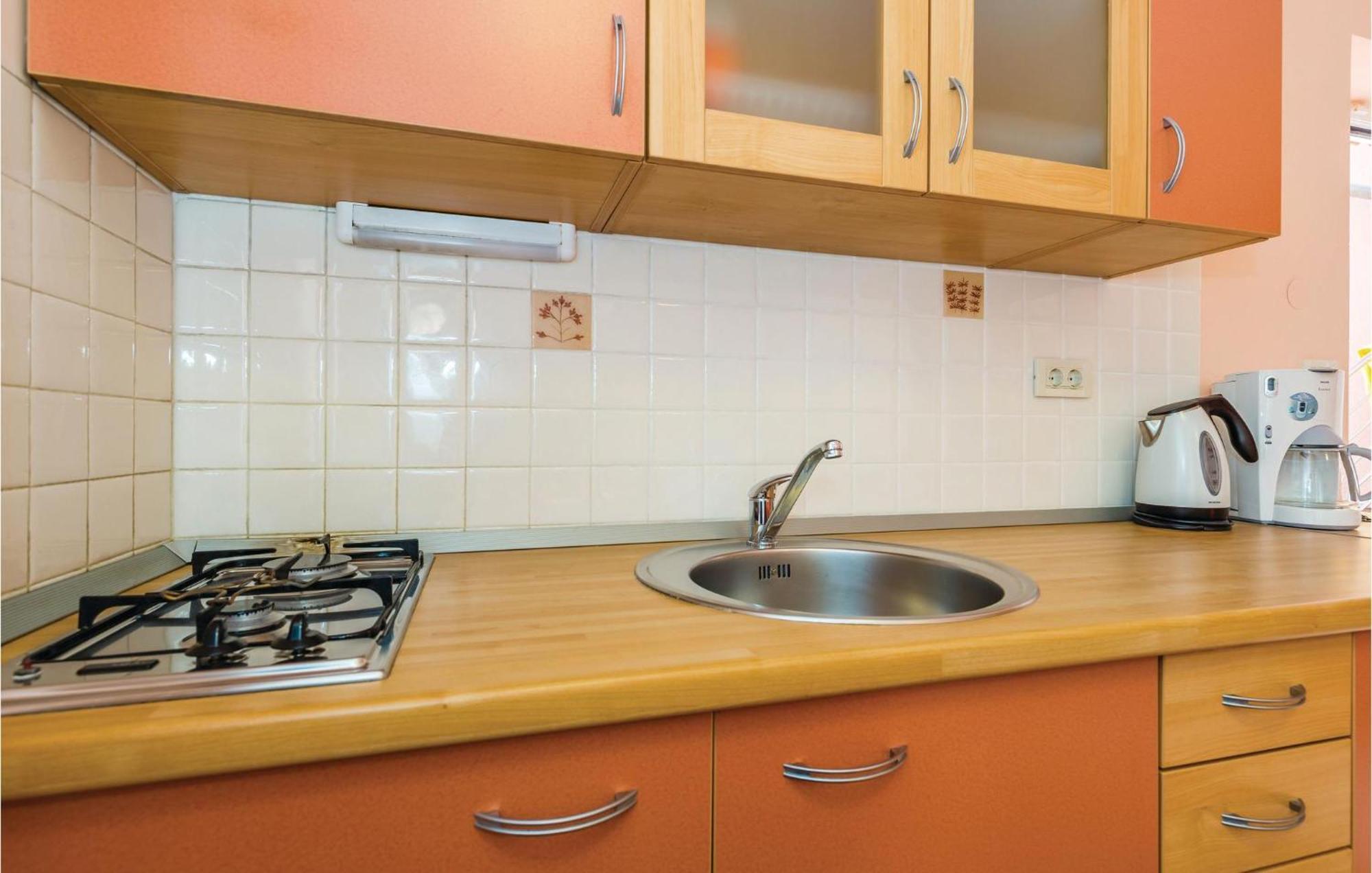 1 Bedroom Awesome In Apartmán Mošćenička Draga